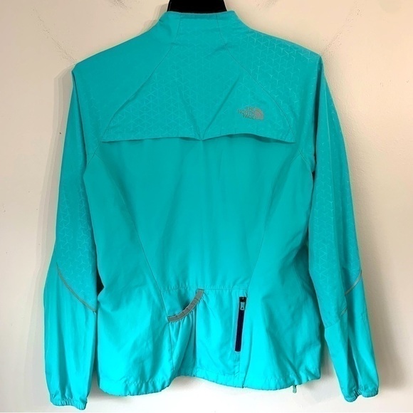 The North Face Women’s Running windbreaker Jacket, water resistant outer shell - Picture 2 of 10